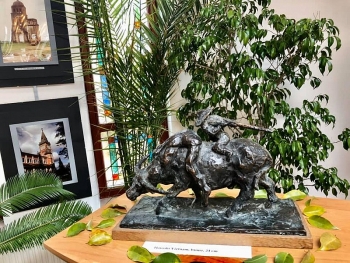 Photos, sculpture works on Vietnam introduced in Hungary