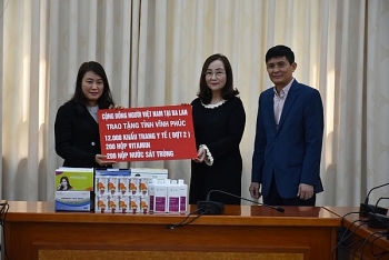 OVs in Poland present second batch of relief aid to Vinh Phuc province