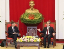 Party official receives US Deputy Assistant Secretary of Treasury