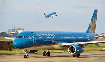 Passengers on same flight as COVID-19 case located
