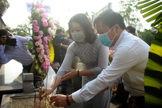US veteran sends roses to commemorate victims of Son My massacre