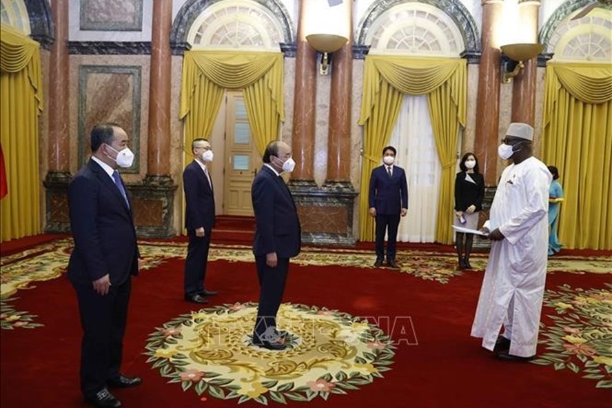 President: Creating Favorable Conditions for Ambassadors in Vietnam