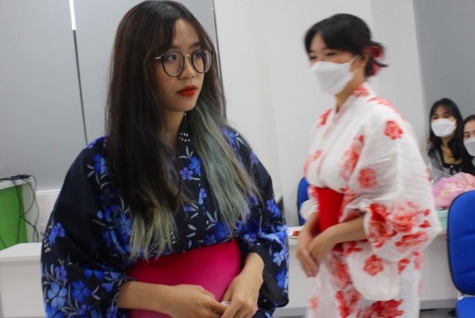 Vietnamese Girls Immerse in Japanese Culture and Experience Yukata