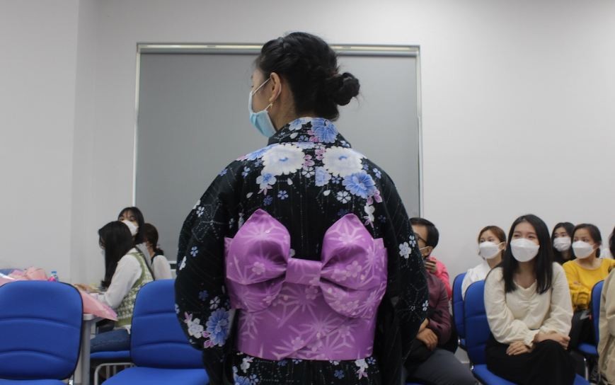 Vietnamese Girls Immerse in Japanese Culture and Experience Yukata
