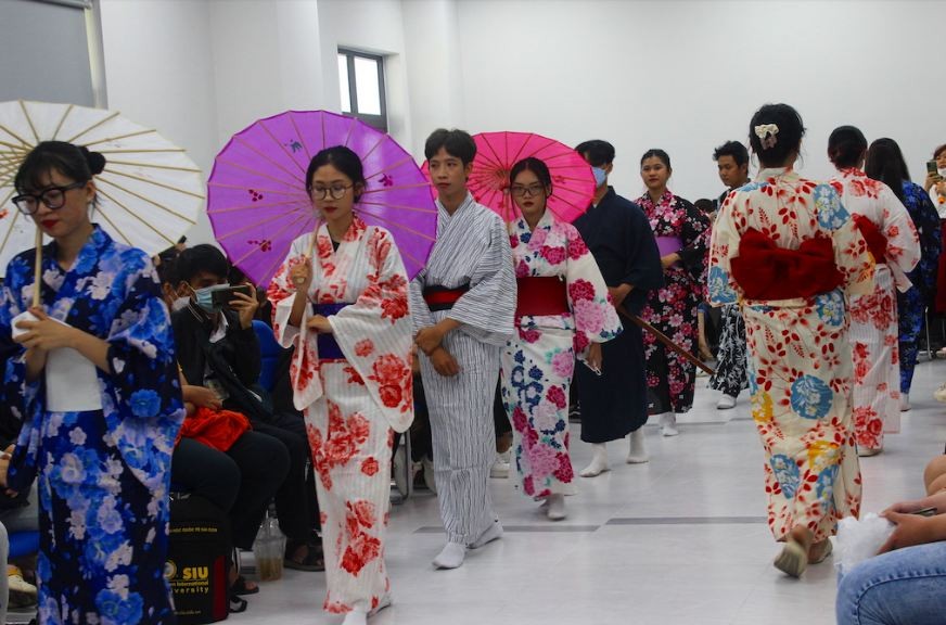 Vietnamese Girls Immerse in Japanese Culture and Experience Yukata