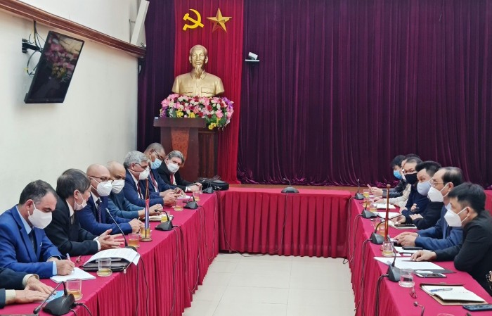Cuban Minister of Construction Visits Vietnam