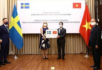 covid 19 fight 900 individuals organizations donate masks to us