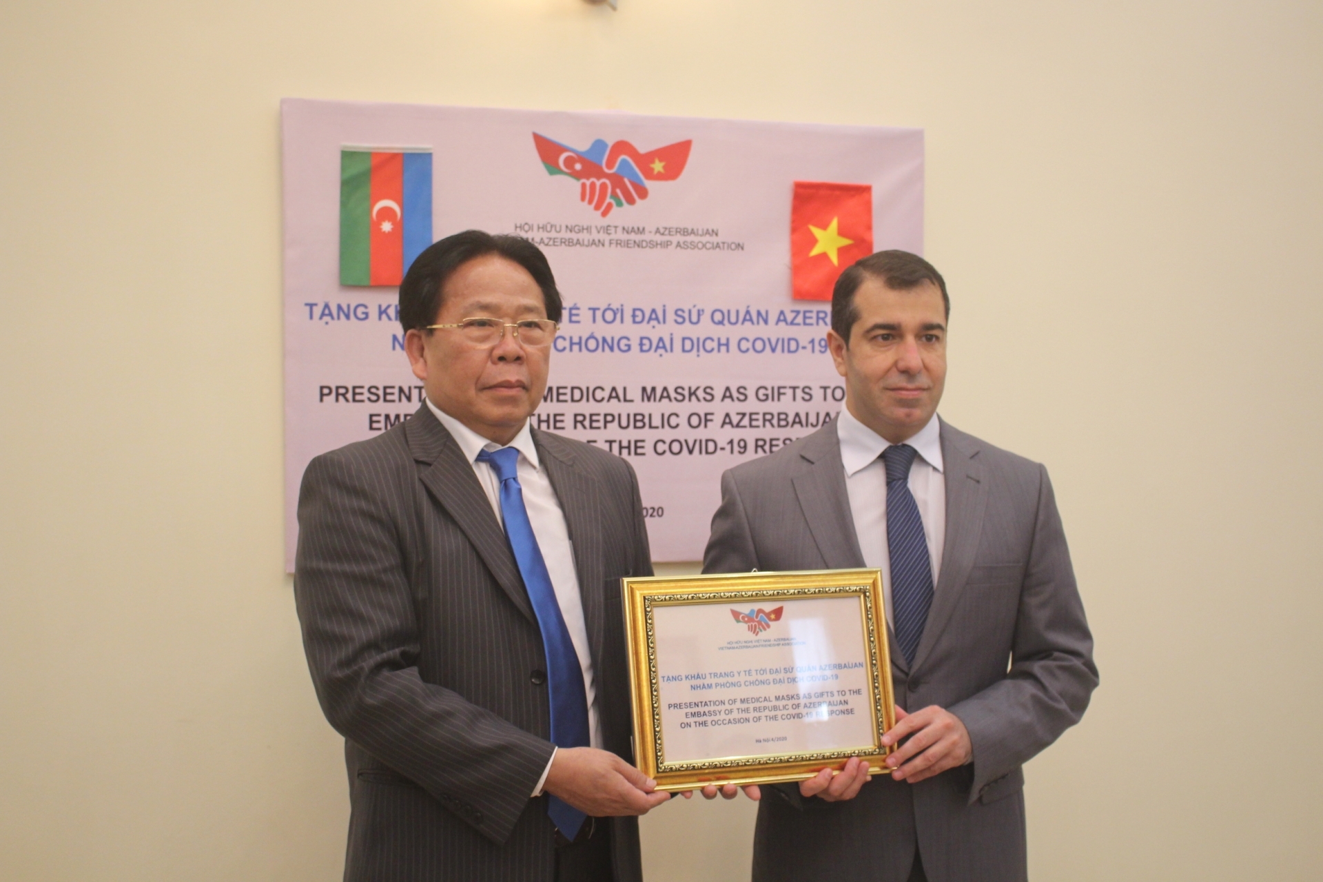 vietnam presents 10000 masks to azerbaijans covid 19 battle