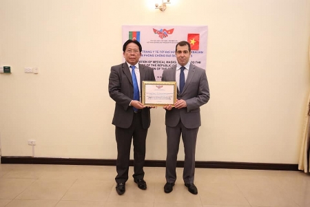 Vietnam presents 10,000 masks to Azerbaijan’s COVID-19 battle