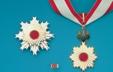 Three Vietnamese citizens among 117 foreigners to be decorated by Japan