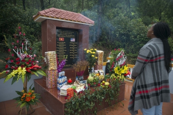Commemorating personnel engaging in MIA search died during helicopter accident