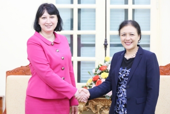 VUFO Chairwoman receives new Romanian Ambassador to Vietnam
