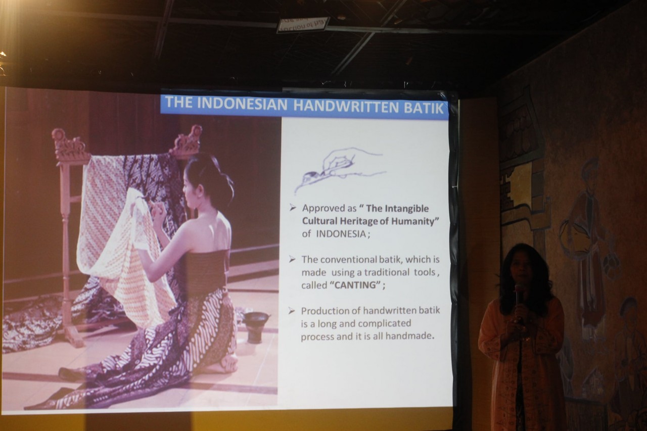 Fashion Event Highlights Indonesia's Batik and Vietnam's Ao Dai