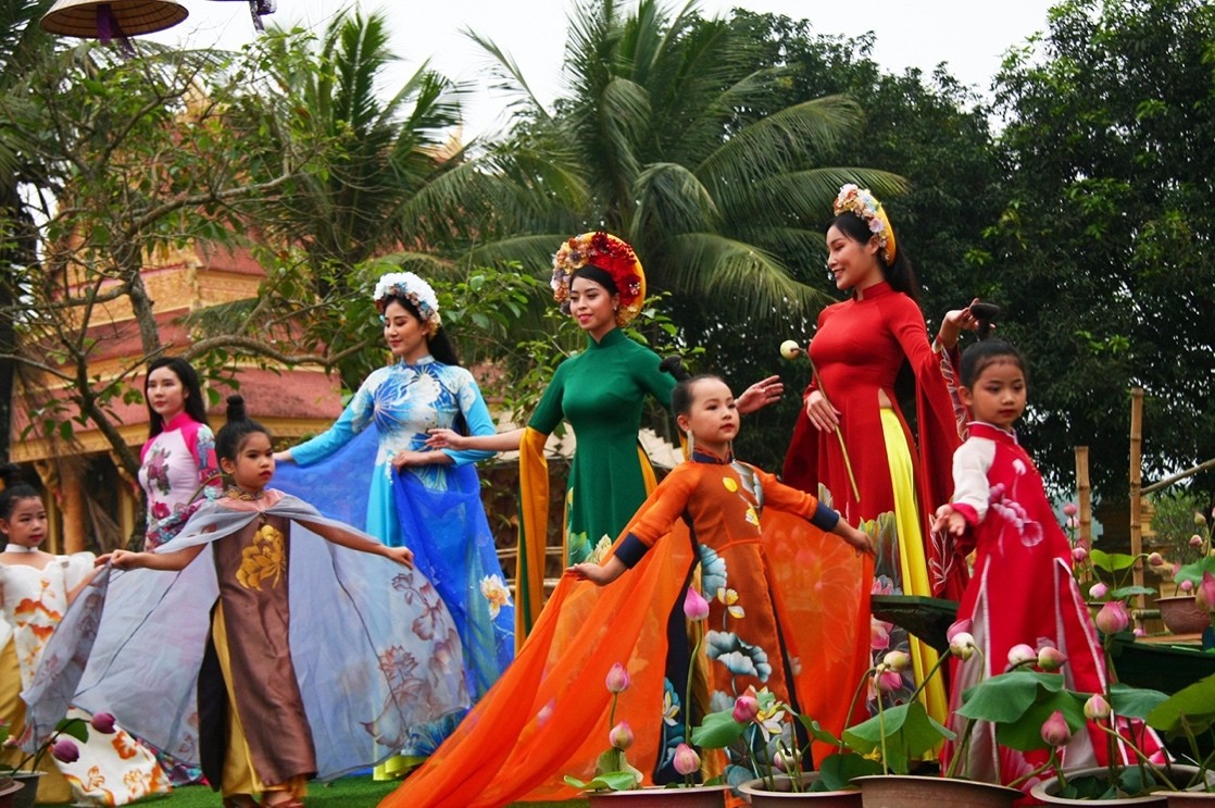 Vietnam Ethnic Group Cultural Day Underways in Hanoi