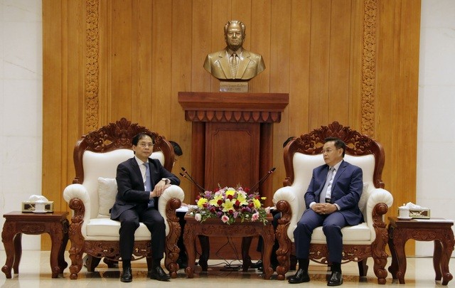 Foreign Minister Bui Thanh Son Begins Visit to Laos