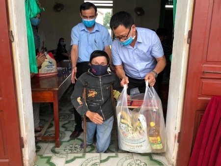Zhishan Foundation helps disadvantaged households, children amid COVID-19