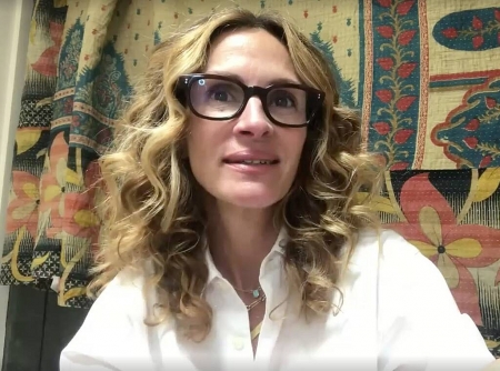 Julia Roberts chose a Vietnamese book for the 26-hour Call to Unite event
