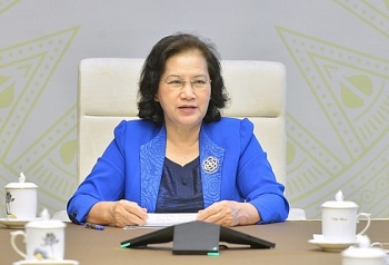 pm nguyen xuan phuc pays tribute to former lao leader