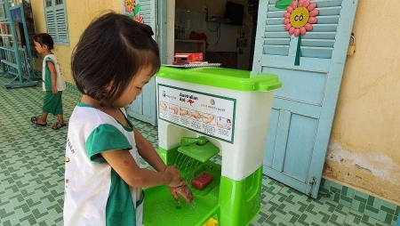 Water filtration kiosk in Ben Tre provides clean water for 6,000 households