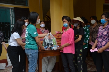 hanoi presents 200000 face masks to french localities