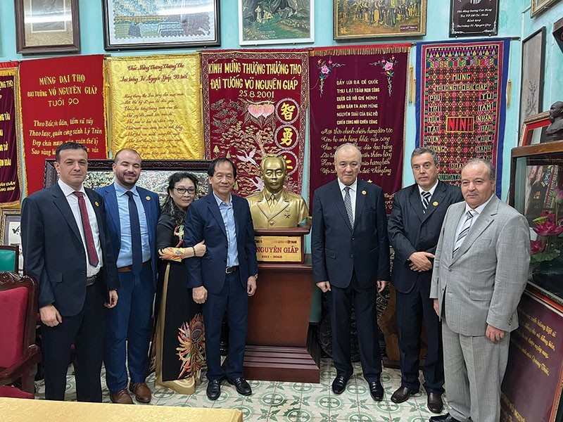 Paid tribute to the late General Vo Nguyen Giap.