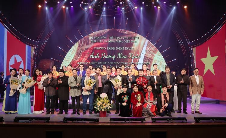 Vietnam Won Many Awards at 2022 April Spring Friendship Art Festival in Pyongyang