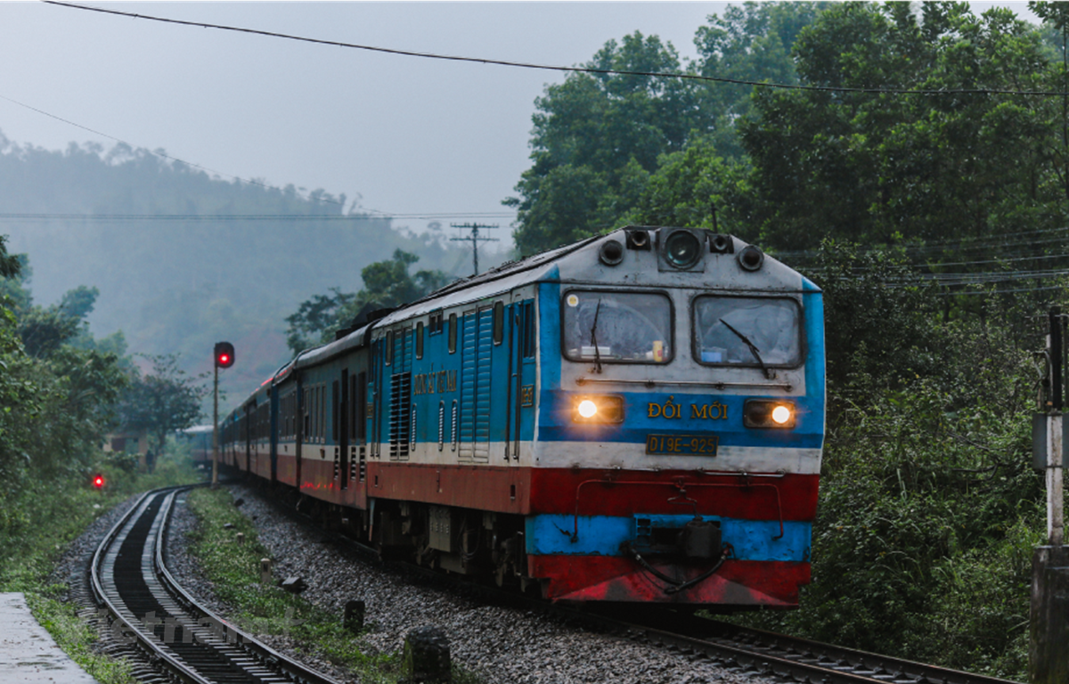 350-kg wartime bomb found near North-South rail line in Quang Binh