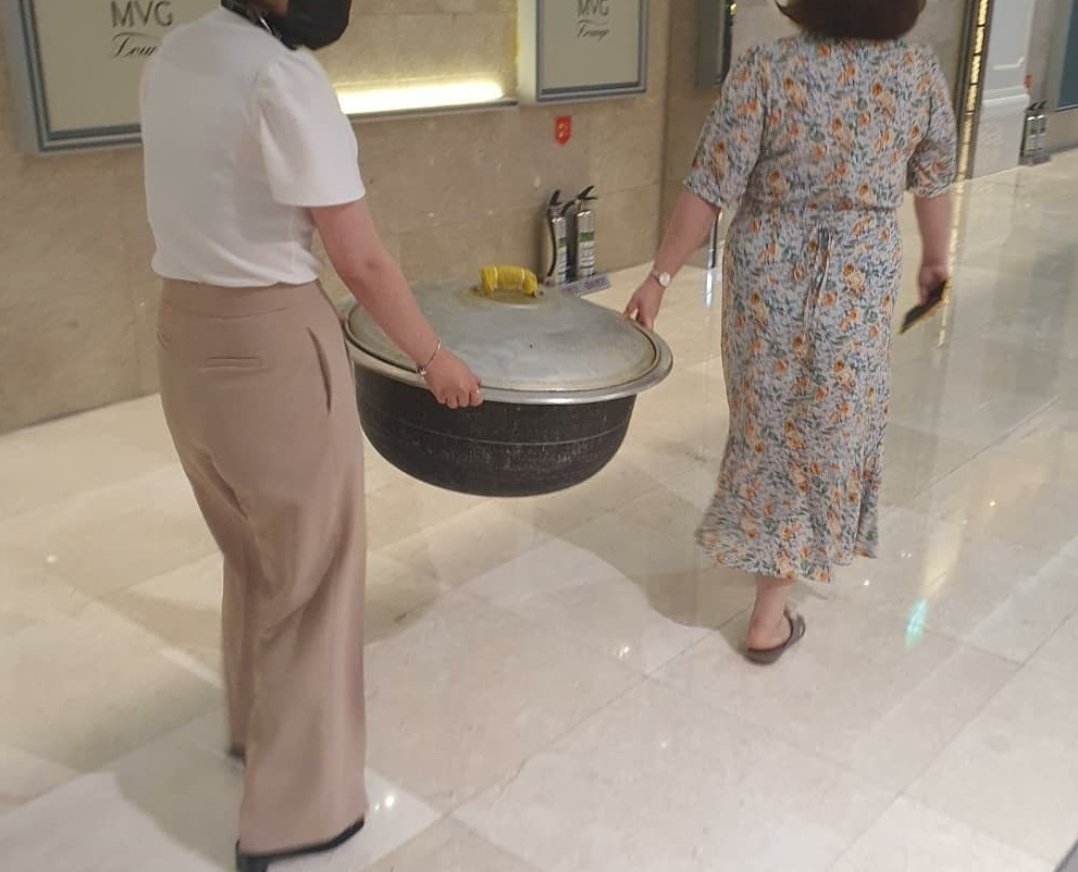 World Environment Day: Korean movie goers use kimchi jars, buckets...to buy popcorns