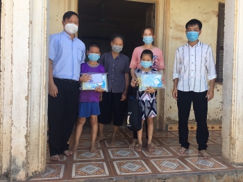 More contributions for Vietnam's Covid-19 prevention and recovery efforts