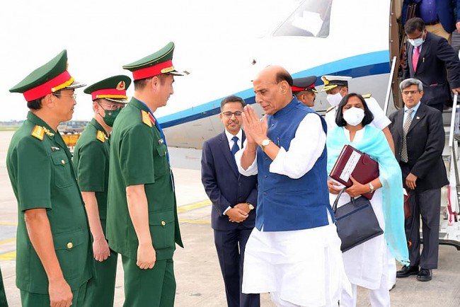 Indian Defence Minister Begins Official Visit to Vietnam