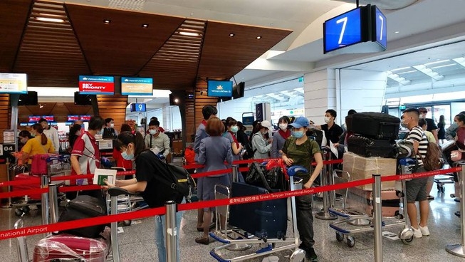 another flight brings vietnamese citizens home from taiwan