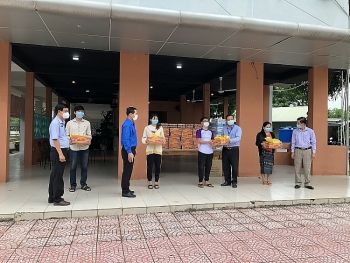 Local Authorities Assist Lao, Cambodian Students in Covid-19 Crisis