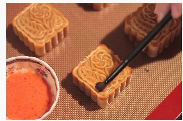 How To Make Baked Mooncakes At Home