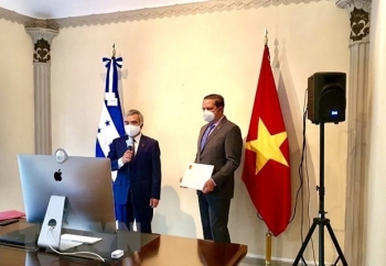 Honduras President wishes to step up ties with Vietnam