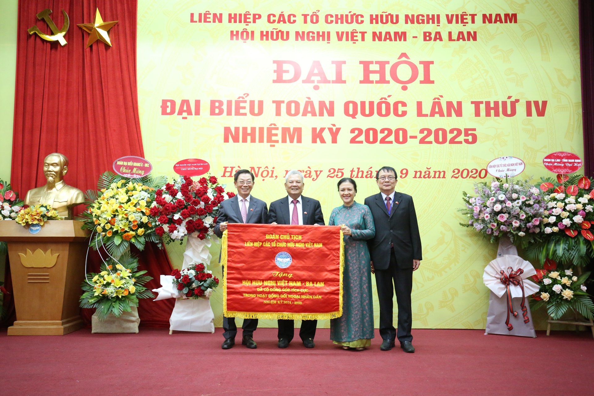 Vietnam Poland Friendship Association received PM's certificate of merits