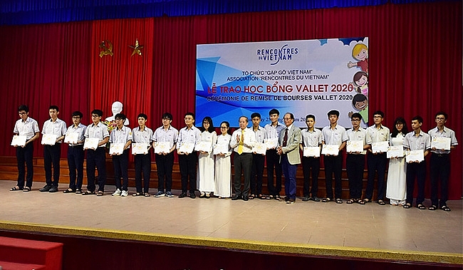 More Vallet scholarships granted to Vietnamese disadvantaged students