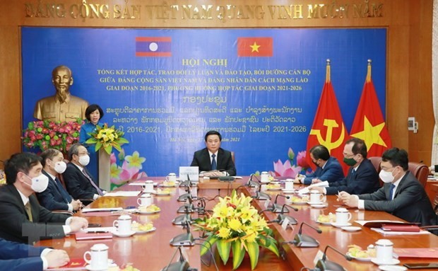 Vietnamese, Lao Parties Boost Cooperation in Theoretical Exchange