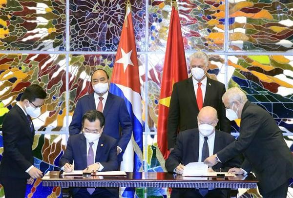 Vietnamese President Honoured with The Noblest Reward of Cuban State