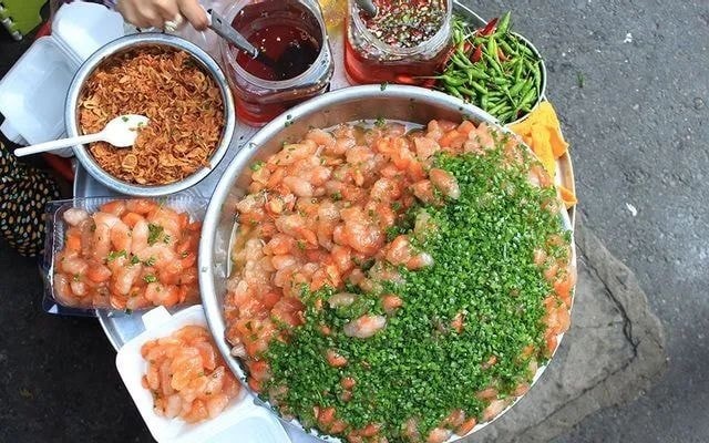 Yummy Must-try Dishes in the Ancient Capital of Vietnam