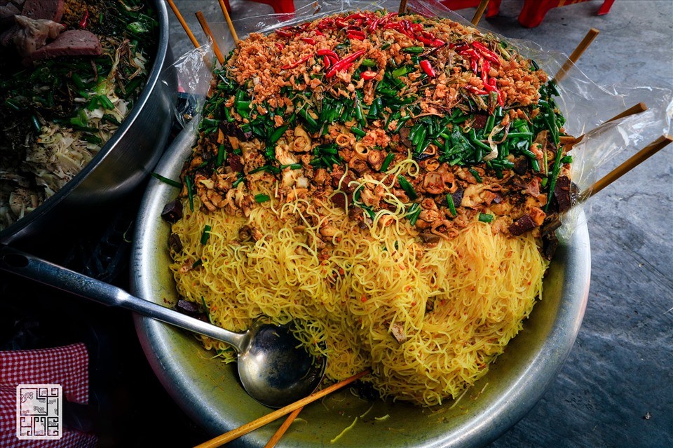 Yummy Must-try Dishes in the Ancient Capital of Vietnam