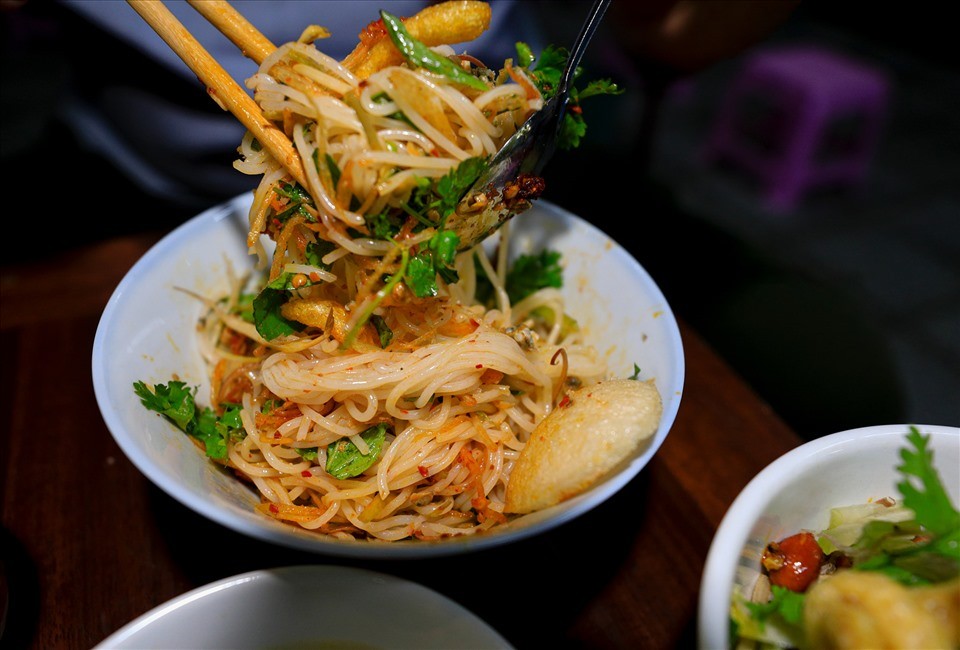 Yummy Must-try Dishes in the Ancient Capital of Vietnam