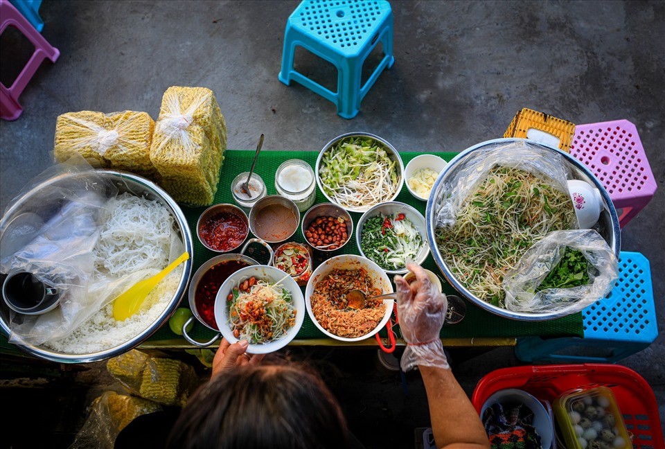 Yummy Must-try Dishes in the Ancient Capital of Vietnam