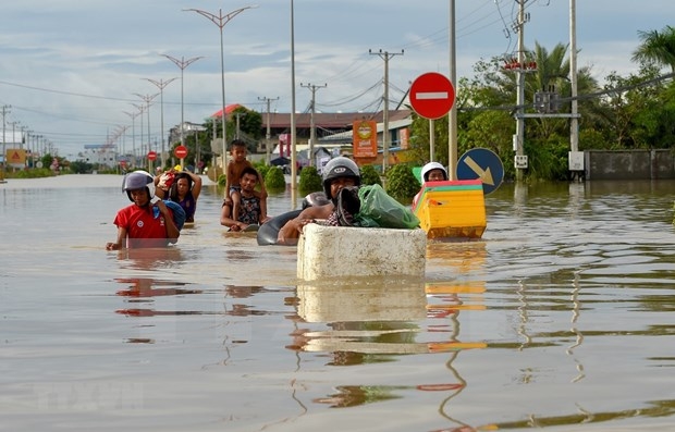 Vietnamese leader extends sympathy over flooding in cambodia