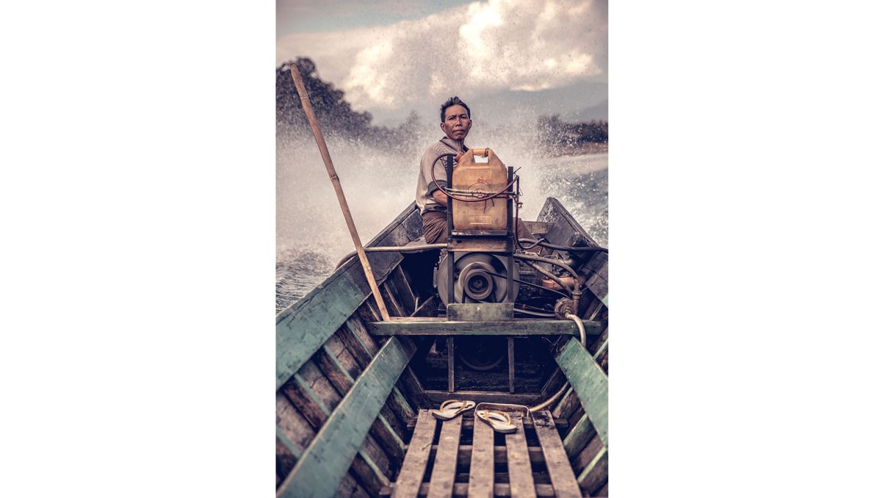Photo of Hue Woman Recognized at 10th National Geographic Traveller Photography Competition