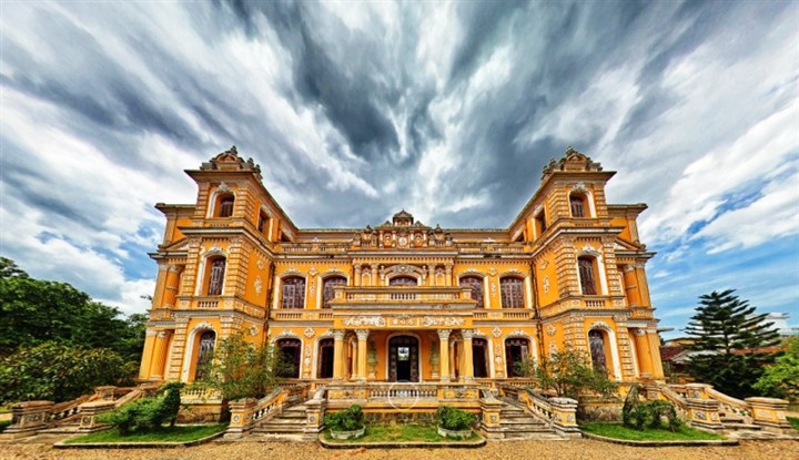 The Splendor of Unique 104-Year-Old 'Castle' in Hue