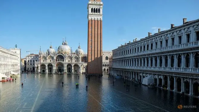 italy declares state of emergency in venice after flood devastation