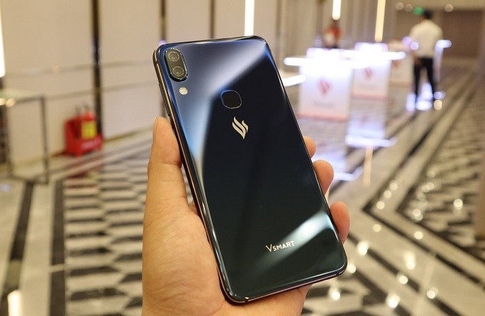 why most vietnamese dont buy made in vietnam smartphones