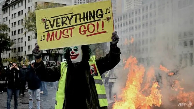 yellow vest anniversary protests french police arrests 254 people