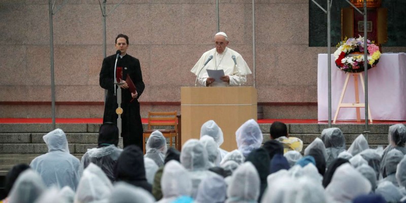 pope to list nuclear weapons as immoral in catholic manual