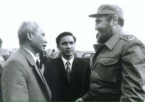 Book on late Cuban President Fidel and Vietnam introduced to the public